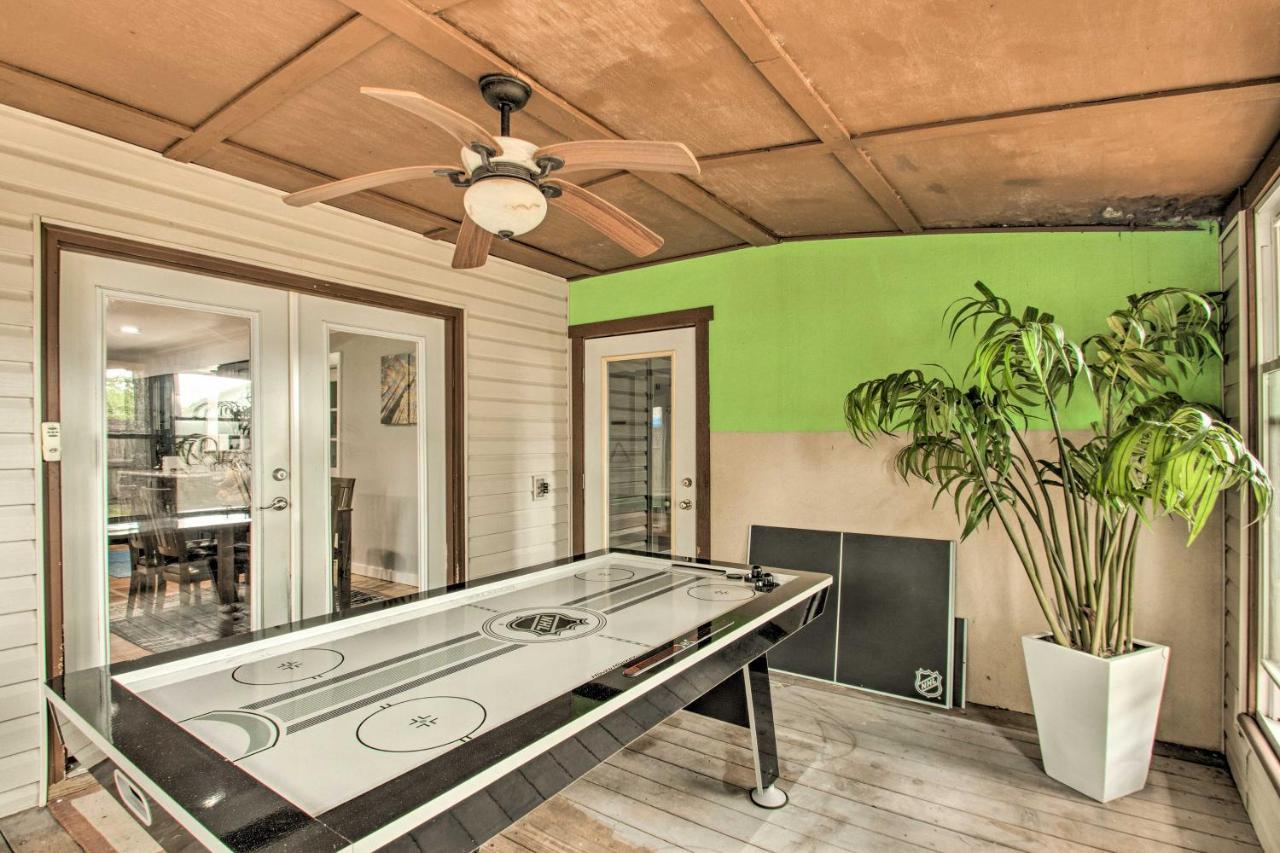 2-Story Pensacola Home With Game Room And Private Yard エクステリア 写真