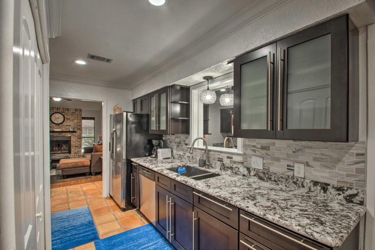 2-Story Pensacola Home With Game Room And Private Yard エクステリア 写真