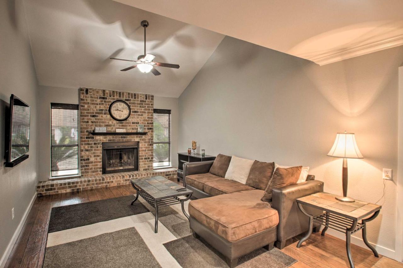 2-Story Pensacola Home With Game Room And Private Yard エクステリア 写真