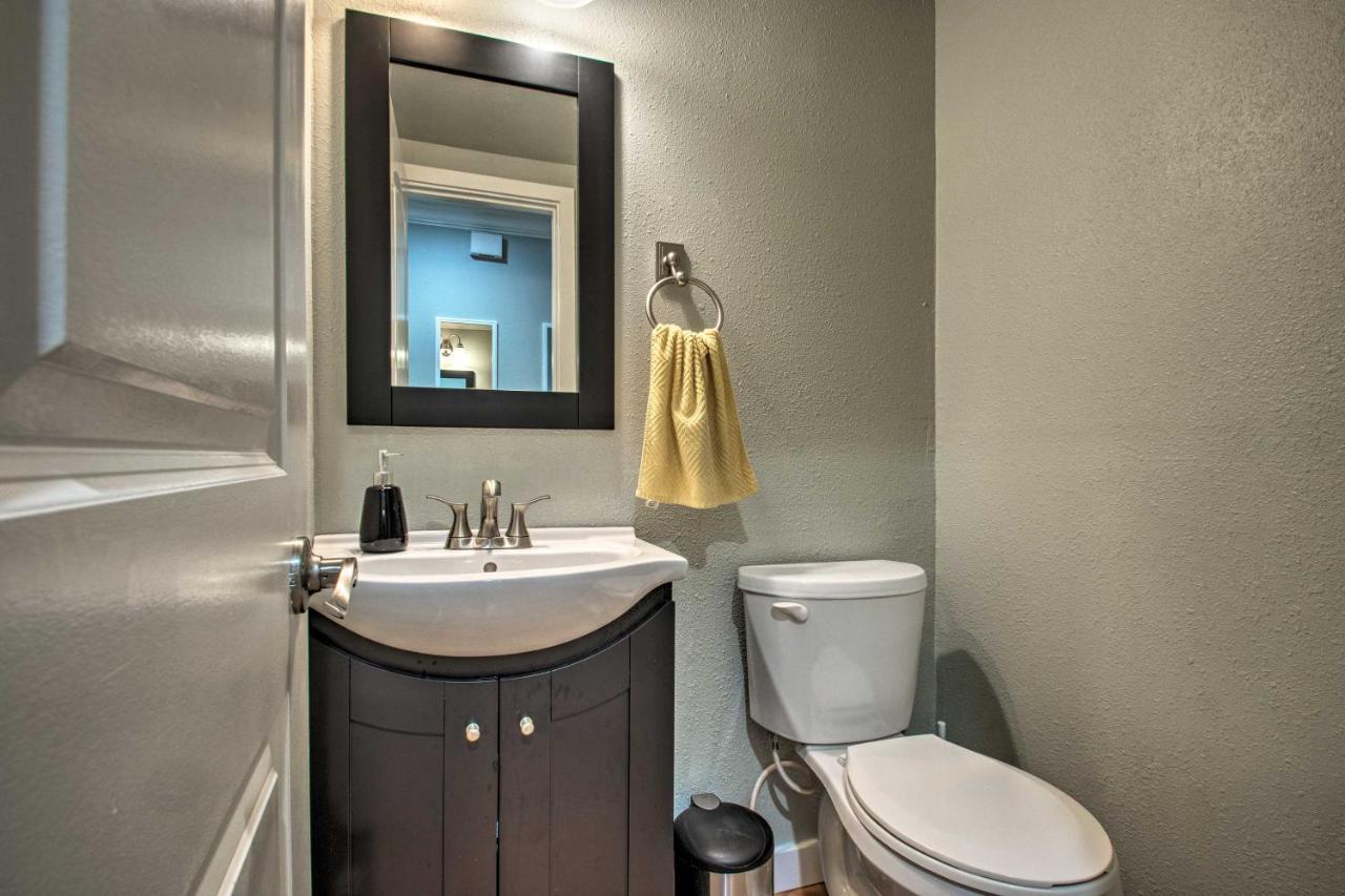 2-Story Pensacola Home With Game Room And Private Yard エクステリア 写真