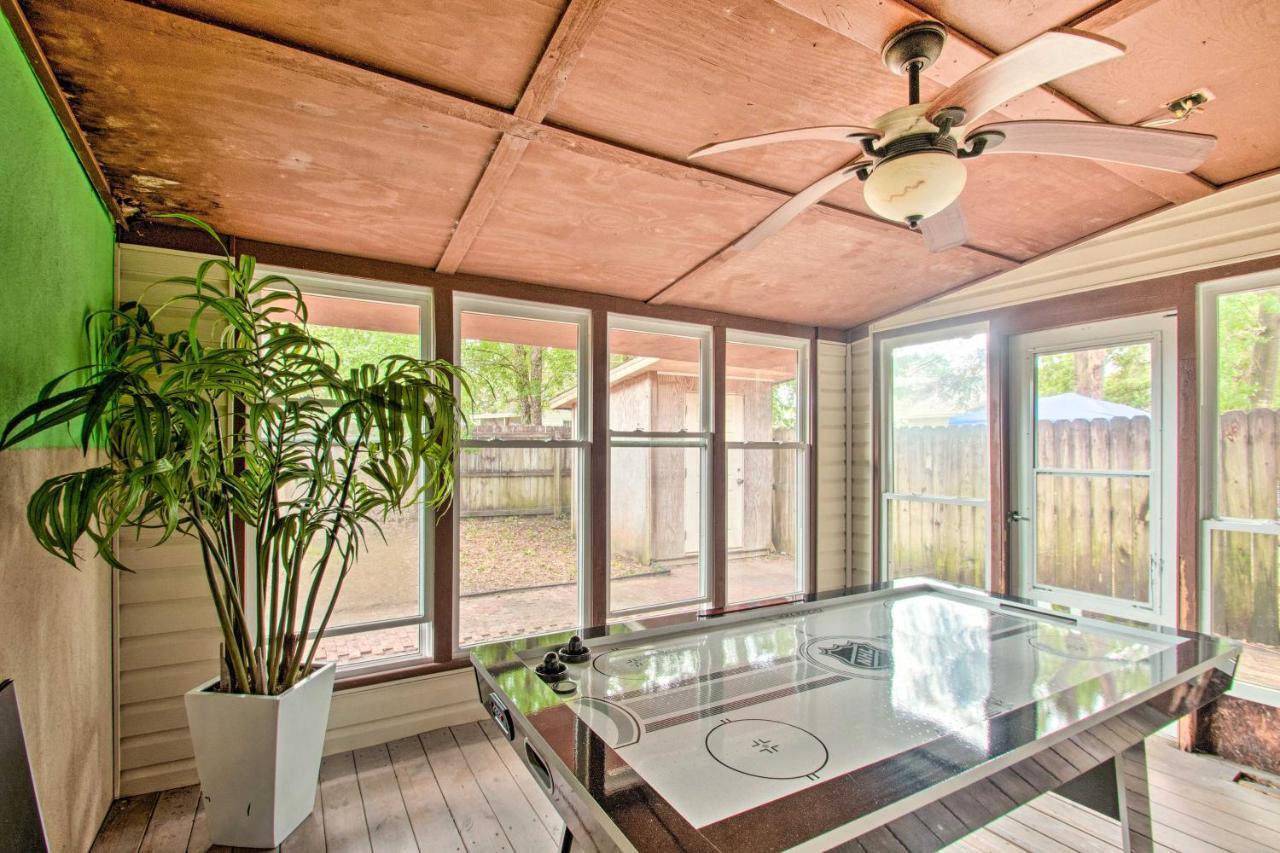 2-Story Pensacola Home With Game Room And Private Yard エクステリア 写真