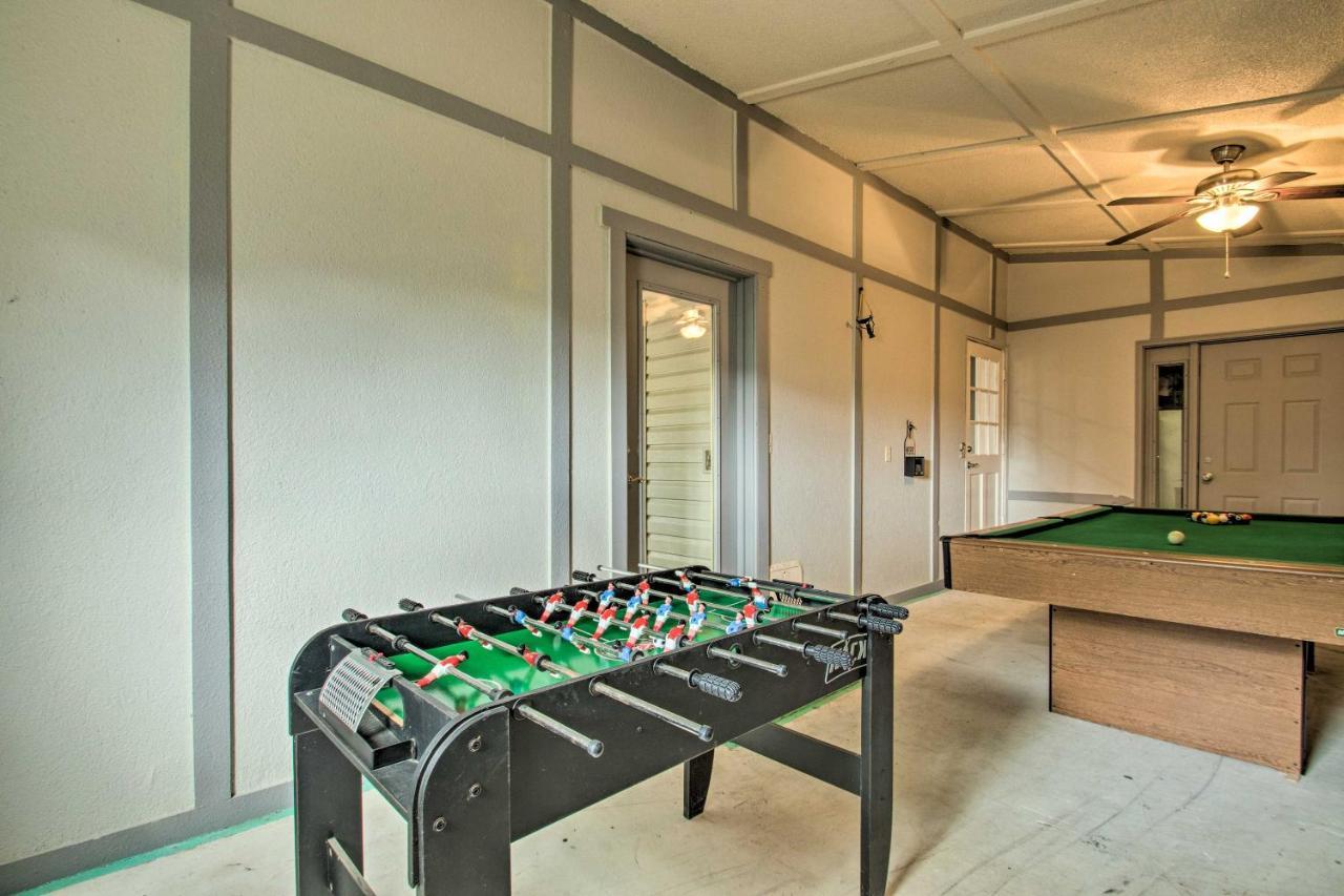 2-Story Pensacola Home With Game Room And Private Yard エクステリア 写真