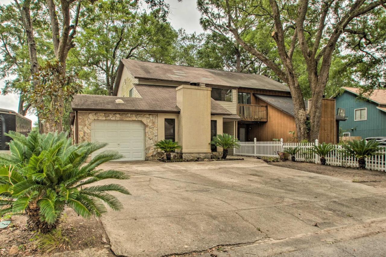 2-Story Pensacola Home With Game Room And Private Yard エクステリア 写真